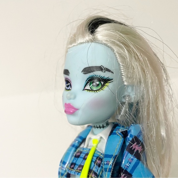 Monster High Frankie Stein Coffee Break Doll - Picture 5 of 15